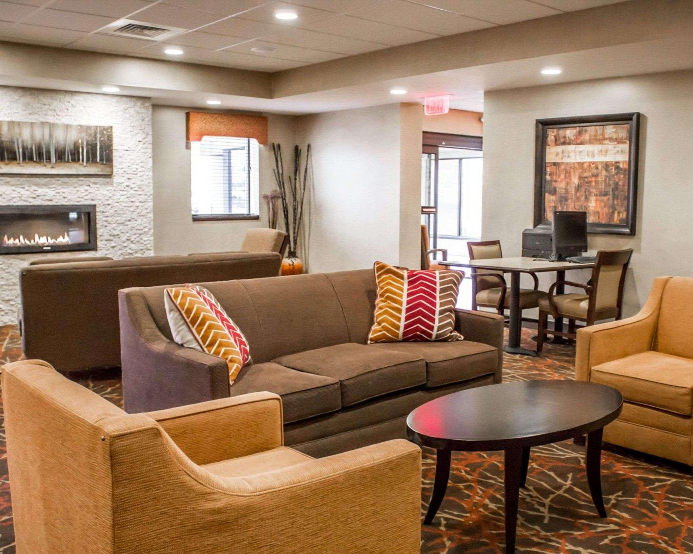 Comfort Inn & Suites Wadsworth Luaran gambar