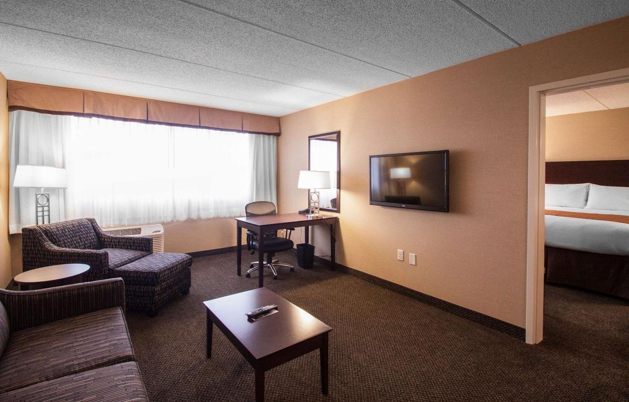 Comfort Inn & Suites Wadsworth Luaran gambar