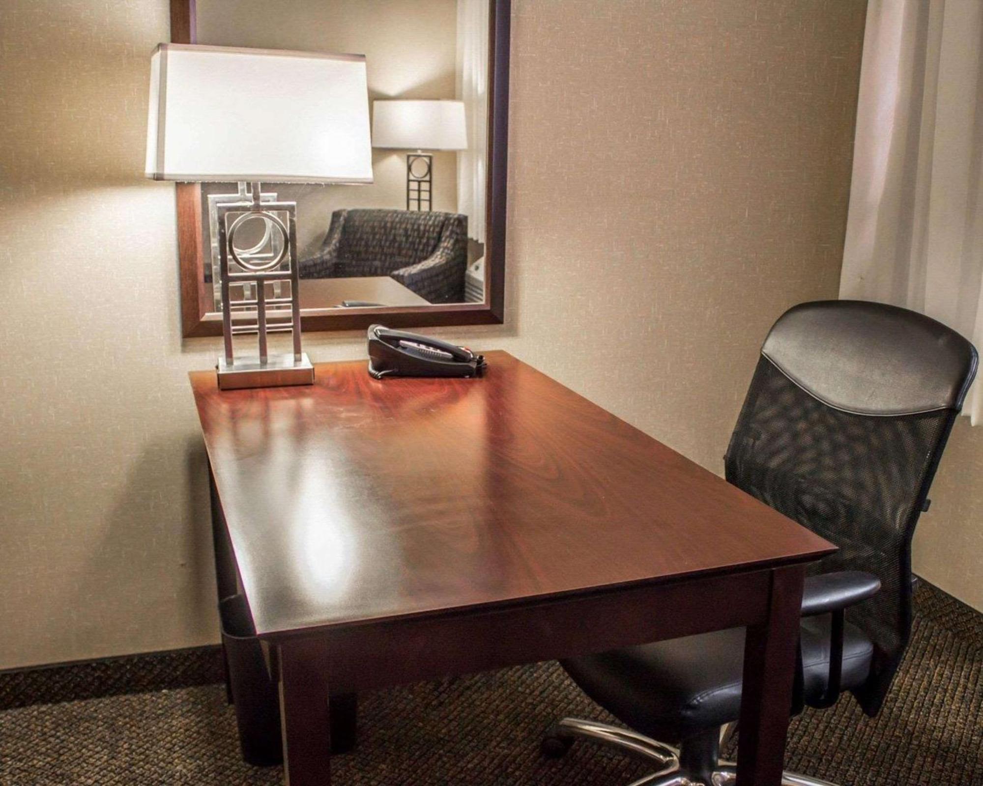 Comfort Inn & Suites Wadsworth Luaran gambar