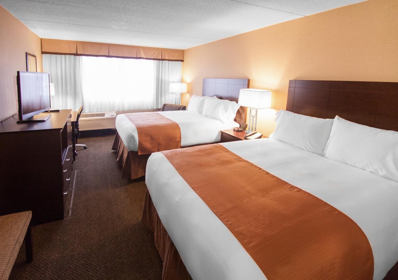 Comfort Inn & Suites Wadsworth Luaran gambar